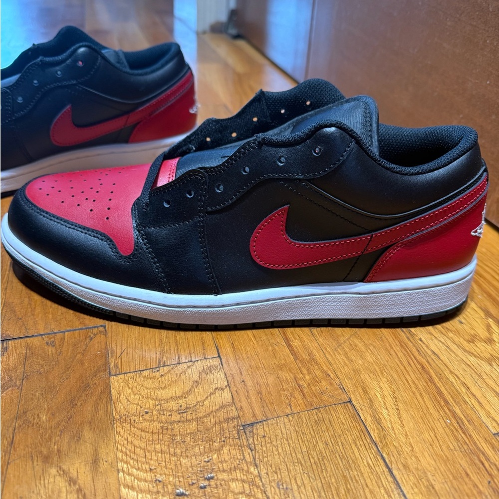 Nike Men's Black and Red Sneakers